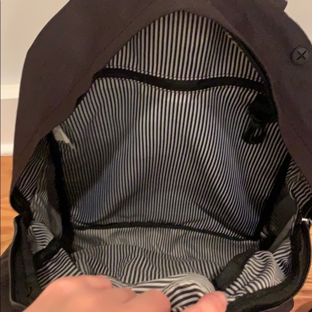 Black backpack - Picture 4 of 5